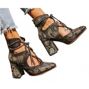 Crocodile brown freebies booties